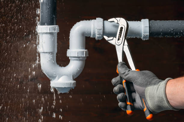 Professional Emergency Plumber technician working in Old Greenwich, CT